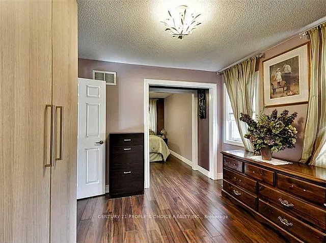 45 Montreal Cir — Photo 8