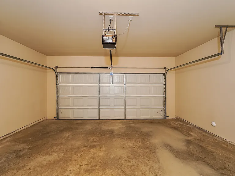 525 Clover Cir — Photo 14