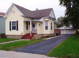 114 N Main St, Seneca, IL 61360