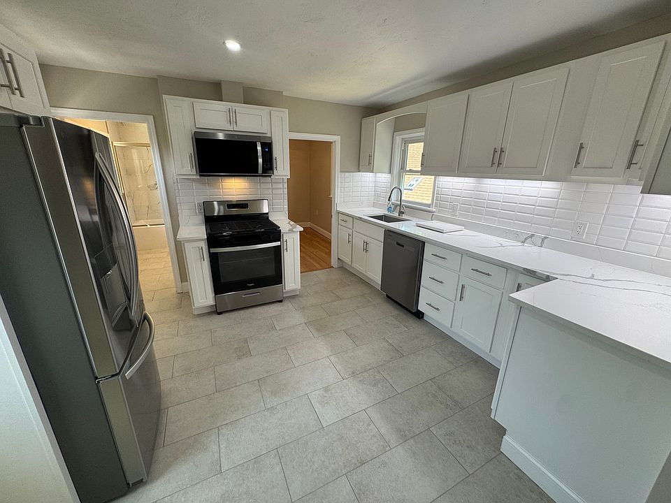 1st image of 237 N Main St APT 3