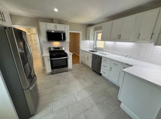 237 N Main St APT 3, Middleboro, MA 02346