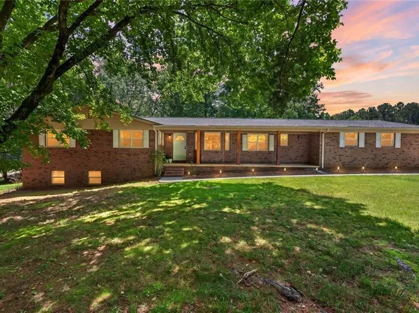 3355 Springdale Forrest Cir, Gainesville, GA 30506