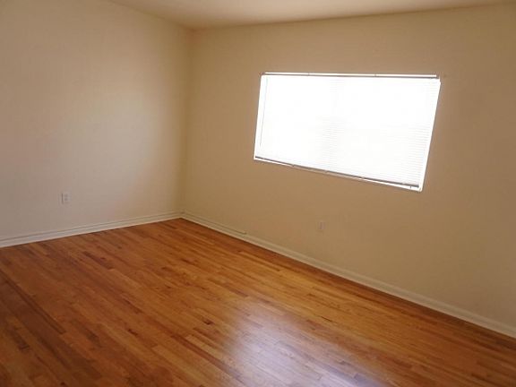5th image of 651 Palm Dr APT A4