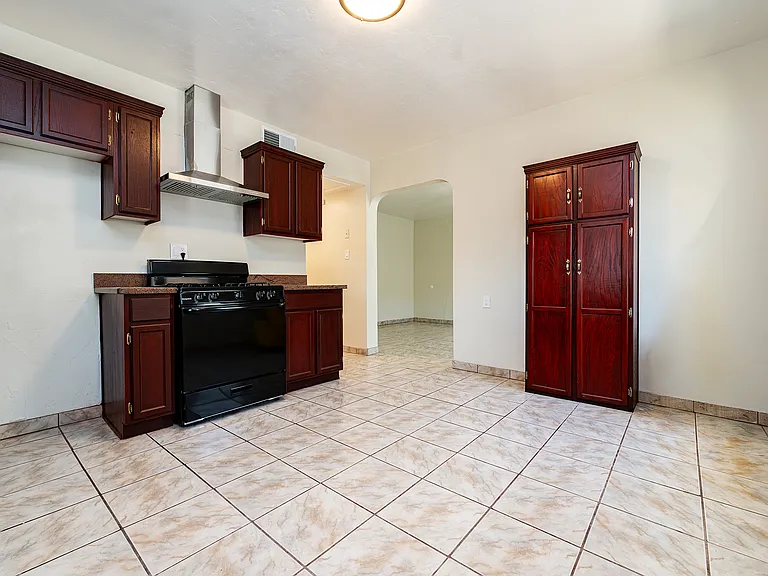 115 S Palomas Ave — Photo 10