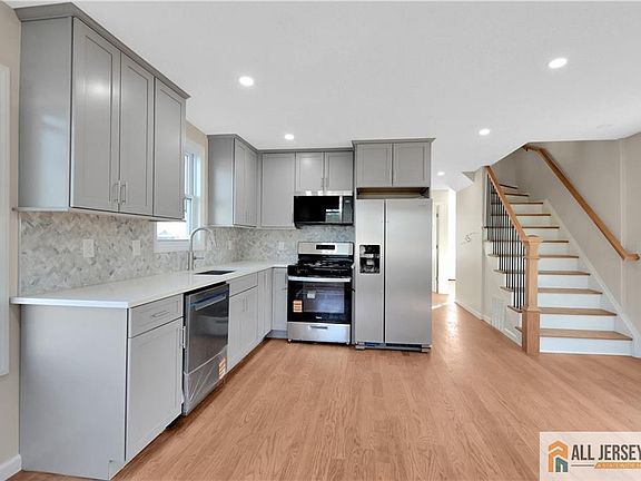 3rd image of 24 John St