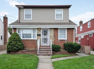217 McKinley Pkwy, Mineola, NY 11501