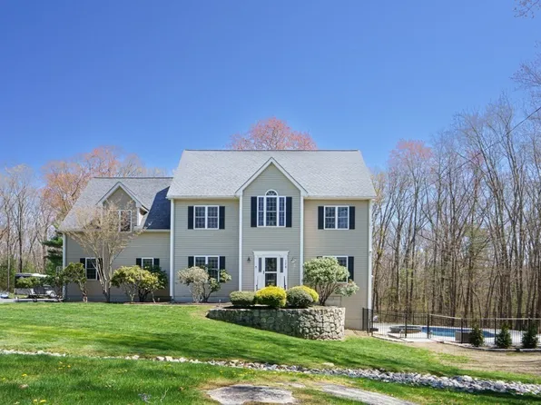 176 Blackstone St, Mendon, MA 01756