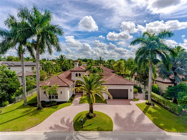 575 Enclave Cir W, Pembroke Pines, FL 33027