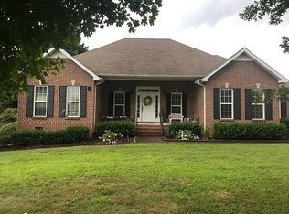 105 Hunters Ridge Dr, Tullahoma, TN 37388