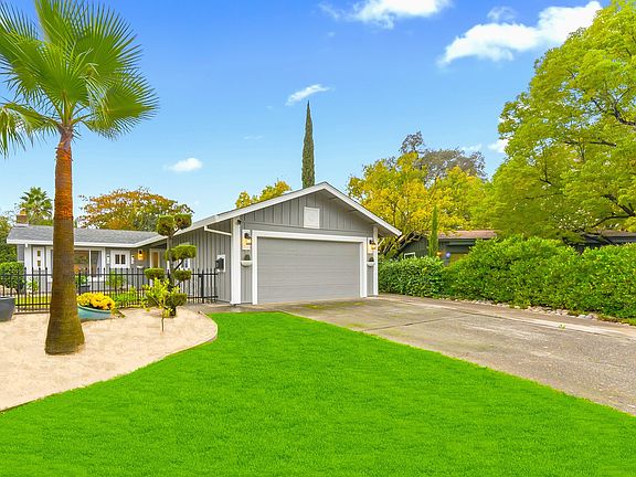 --Furnished, Utilities Included, 5min to downtown Sacramento.
--Professional landscaping performed weekly.