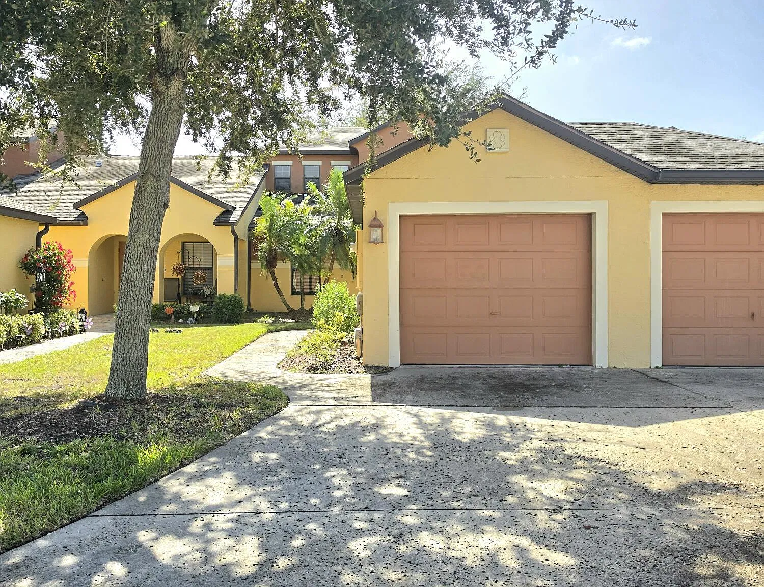3 bed, 2.0 bath, 1277 sqft, $1,900 — Photo 1