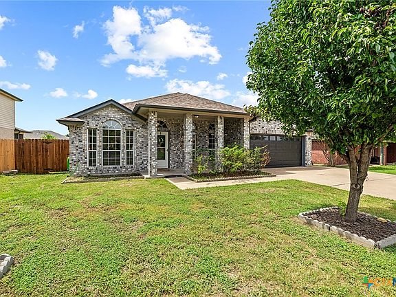 2nd image of 4504 Twin Oaks Cir