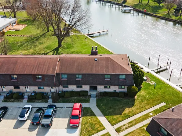 25480 Quarterdeck St, Harrison Township, MI 48045