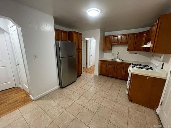 4th image of 11924 199th St #1