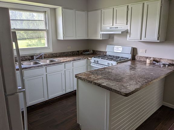 3rd image of 4117-4131 Douglas Dr #4123