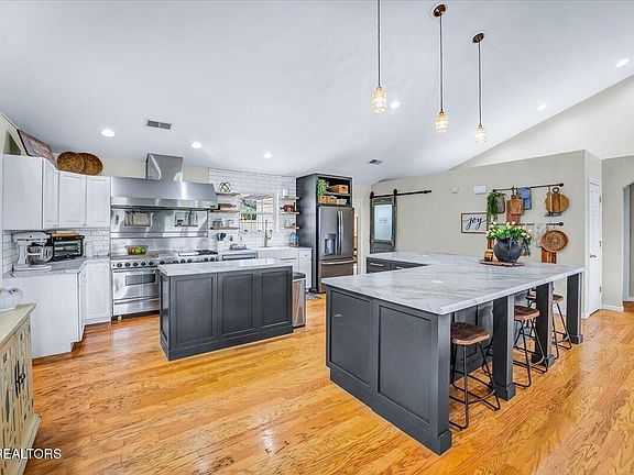 2nd image of 2168 Summerfield Ln