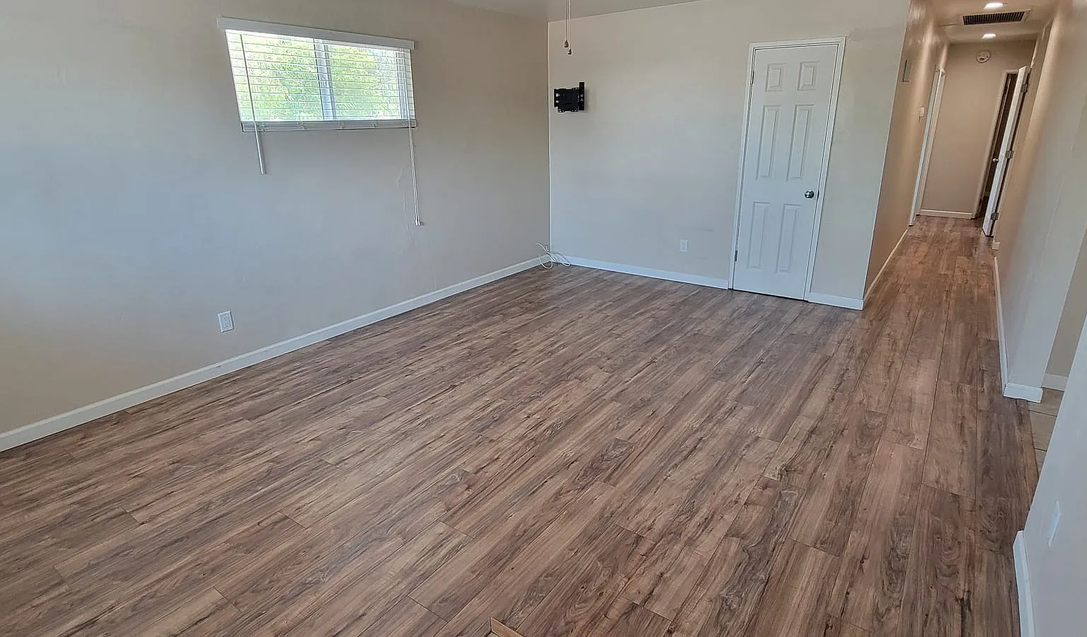 3 bed, 1895 sqft, $2,200 — Photo 3