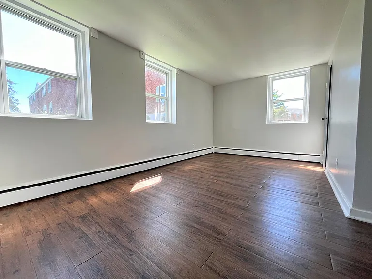 56 Linda Dr — Photo 2