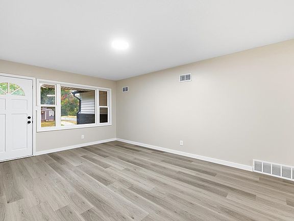 5th image of 2308 S Belmont St