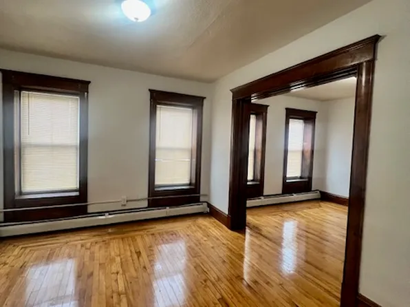 23 Essex St #2L, Holyoke, MA 01040