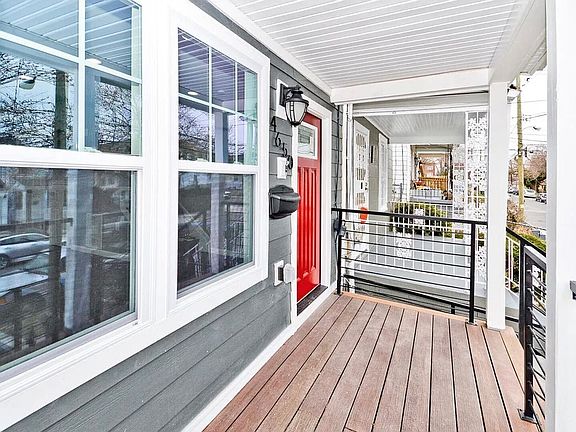 3rd image of 4650 Hayes St NE