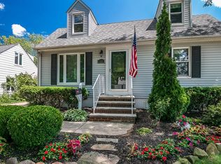 1255 Elmwood Rd, Mayfield Heights, OH 44124