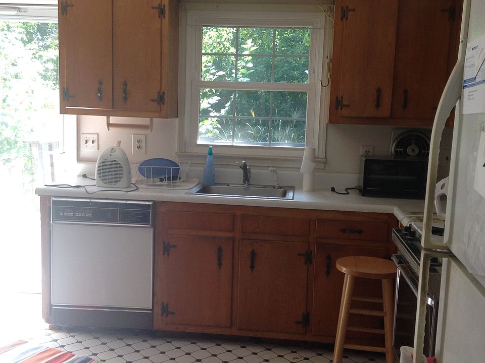 1st image of 38 1st St