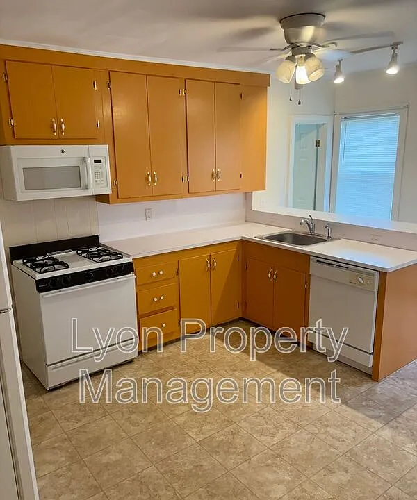 98 Anthony Ave #3R