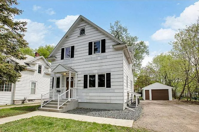 6 bed, $3,200 — Photo 1