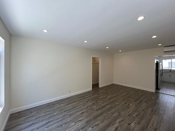2nd image of 612 N Sycamore Ave APT 1