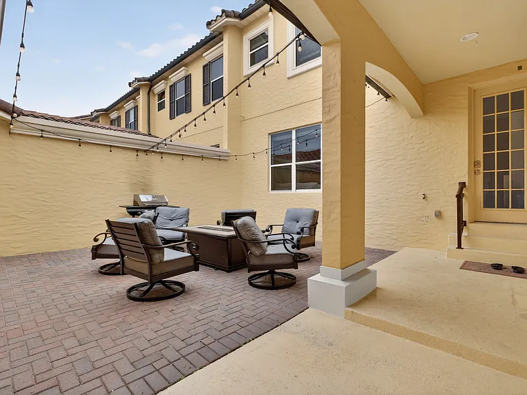 1121 Charming St — Photo 34