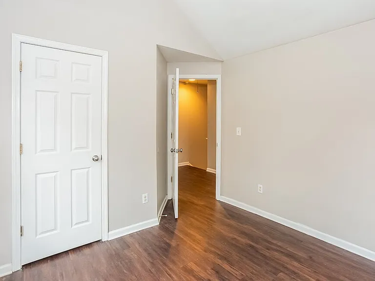 7103 Fox Point Dr — Photo 14
