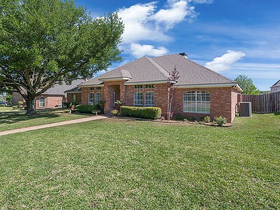 2nd image of 1405 Amhurst Cir