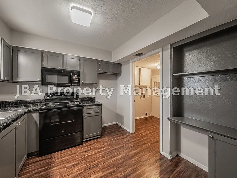 1770 Farleigh Ct #1770F — Photo 1