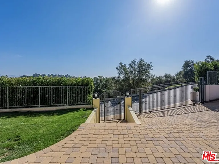 3110 Benedict Canyon Dr — Photo 68