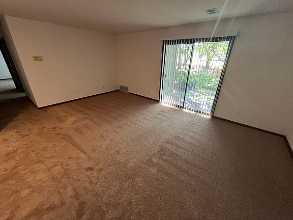 3rd image of 709 Fieldstone Ct APT 14