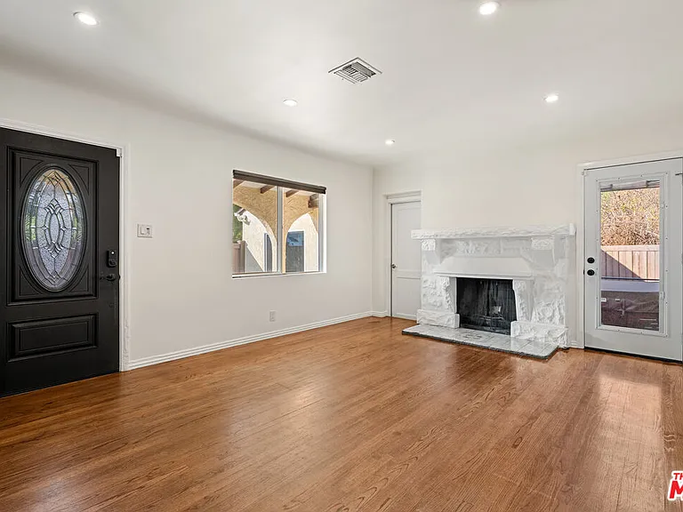 4530 Bakman Ave — Photo 3