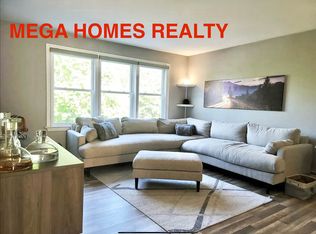 28-33 35th St #3, Astoria, NY 11103