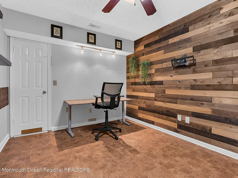 4 Lisa Ct — Photo 8