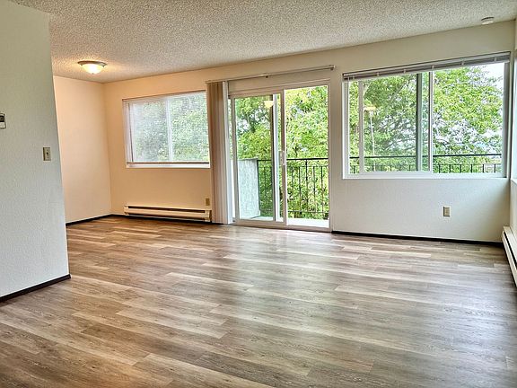 4th image of 11255 Greenwood Ave N APT 203