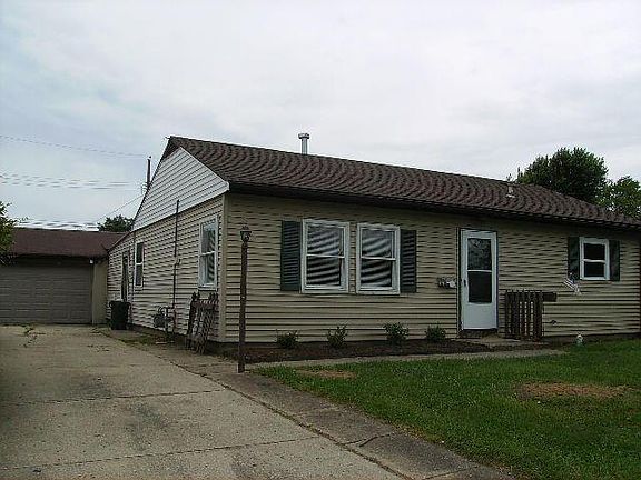 3rd image of 406 Middle Dr
