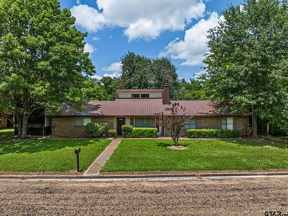 2nd image of 409 Brookwood Dr