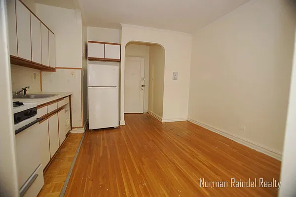 Rented by Norman Raindel, LREB | media 31