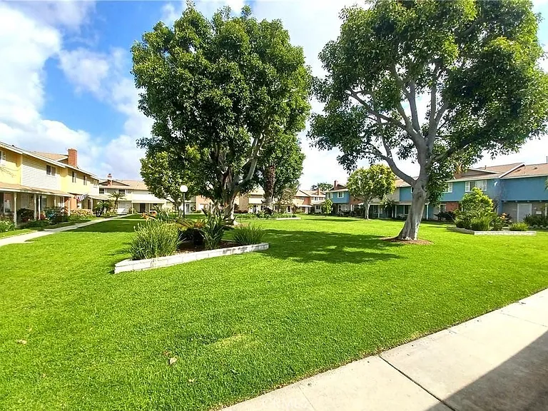 11820 Gloxinia Ave — Photo 28