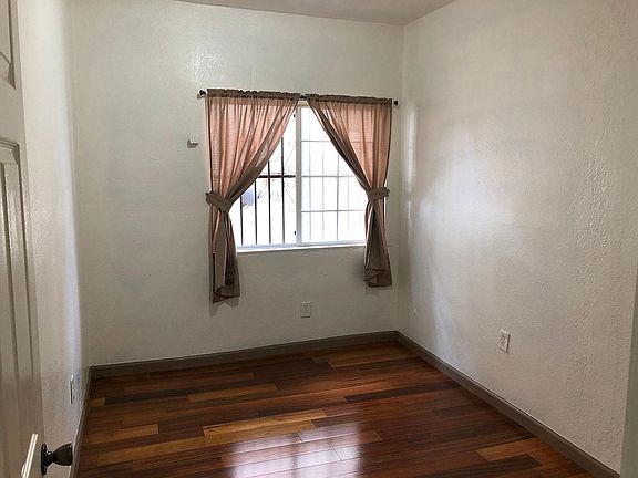 4th image of 234 W 21st St