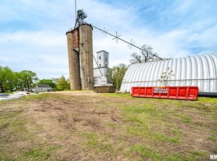 300 N Broadway St, Manito, IL 61546