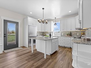 1006 Liberty St, Gooding, ID 83330