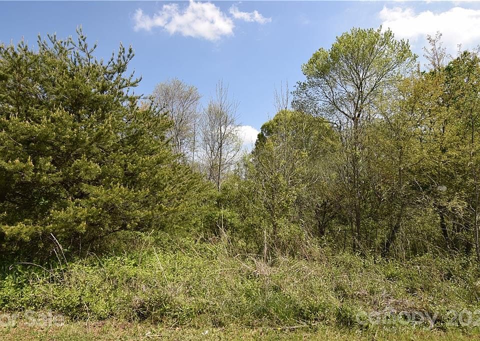2nd image of 216 Fieldcrest Dr