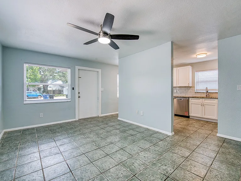 5501 Kelly Dr N — Photo 6