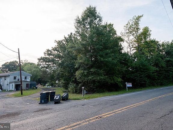 5th image of 9101 Dangerfield Rd